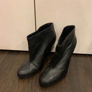 Black leather Ankle booties